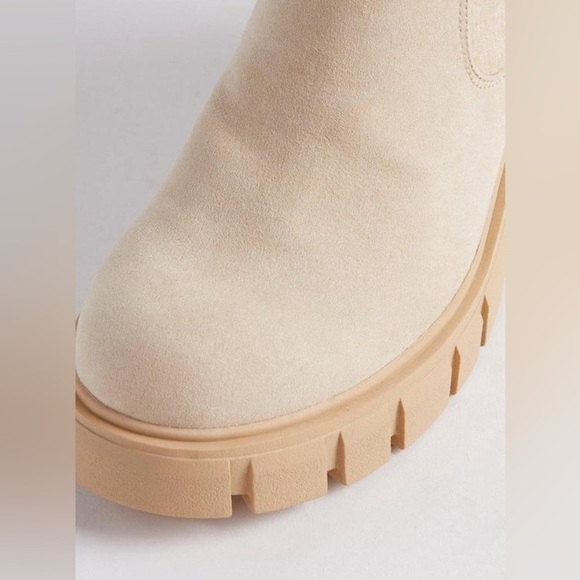 NWT $76 Torrid SWEATER GORE CHELSEA Boots TAN BEIGE Size 7 WW Extra Wide Fit - Picture 4 of 14